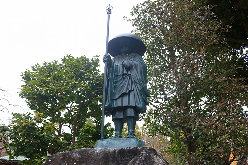 成田山の弘法大師像